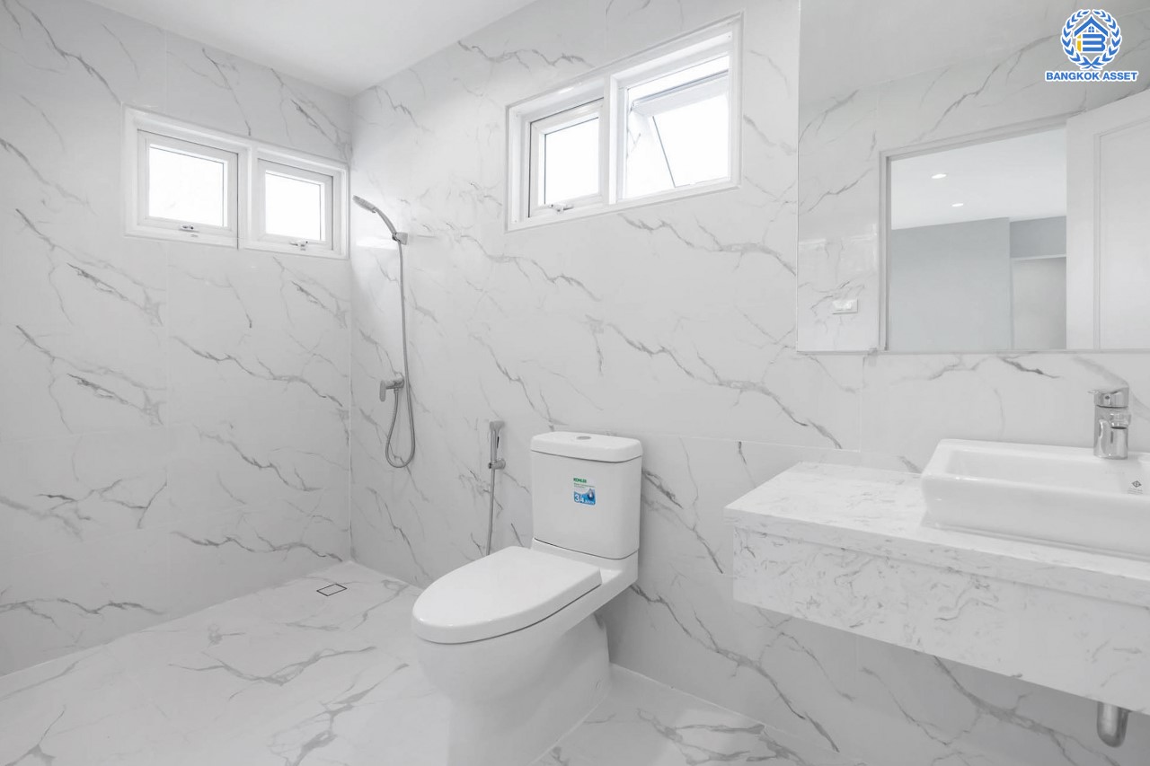 บ้านมือสองตกแต่งใหม่ ม.โนเบิล อุทยาน บรมราชชนนี-พุทธมณฑลสาย3 ห้องมุม เนื้อที่ 60 ตร.ว. ฟังก์ชัน 4 ห้องนอน 3 ห้องน้ำ บนทำเลศักยภาพ ใกล้ทางคู่ขนานลอยฟ้าบรมราชชนนี ม.มหิดล และ เพียง 10 นาทีถึงเซ็นทรัลศาลายา